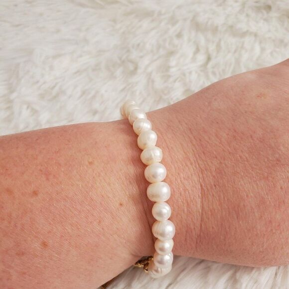 Ivory Pearl Stretch Bracelet - Picture 13 of 13